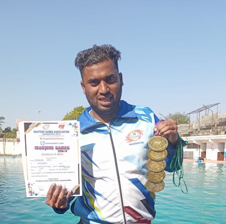 Saptahik Kokan Samana | ओमकार कोळीने पटकाविले जलतरण स्पर्धेत गोल्डमेडल